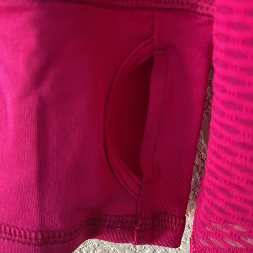 Workout top - Picture 2 of 4